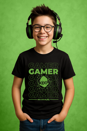 CAMISETA • GAMER - DEUS ESTA NO CONTROLE