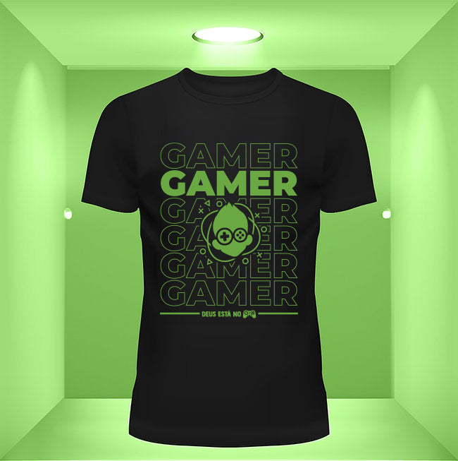CAMISETA • GAMER - DEUS ESTA NO CONTROLE